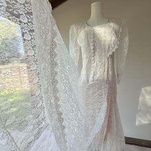 Vintage 1980s Lace Wedding Dress with Pearl Buttons